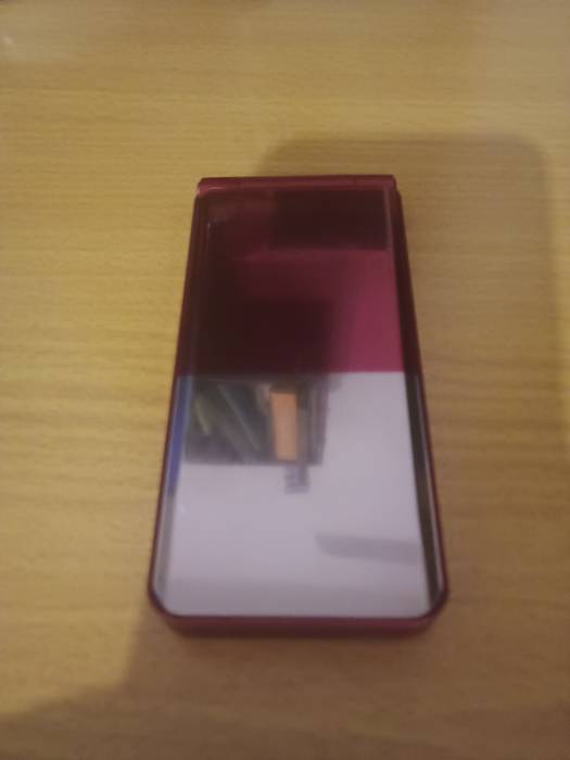 f-03l-red-front-closed.jpg