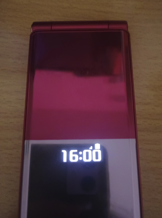 f-03l-red-front-closed-display-on.png